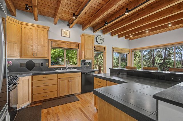 2020 E Pine Hill Ln, Spokane, WA 99224