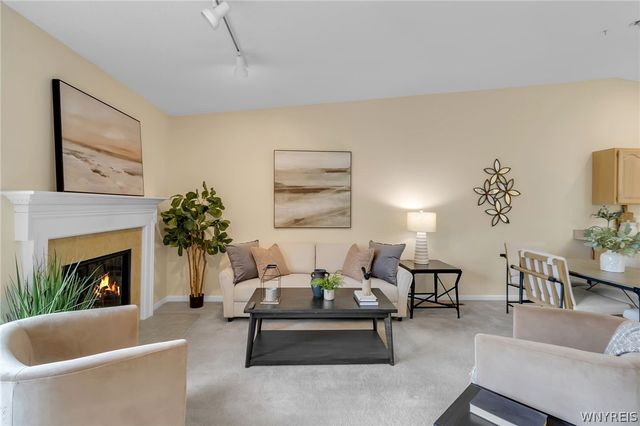 25 Woodpointe Run, Amherst, NY 14221