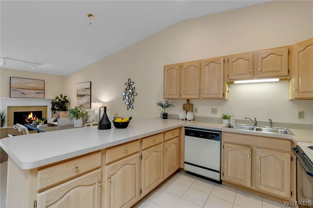 25 Woodpointe Run, Amherst, NY 14221