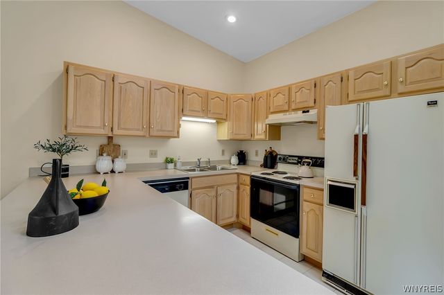 25 Woodpointe Run, Amherst, NY 14221