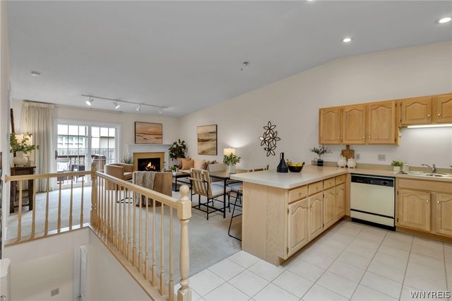 25 Woodpointe Run, Amherst, NY 14221