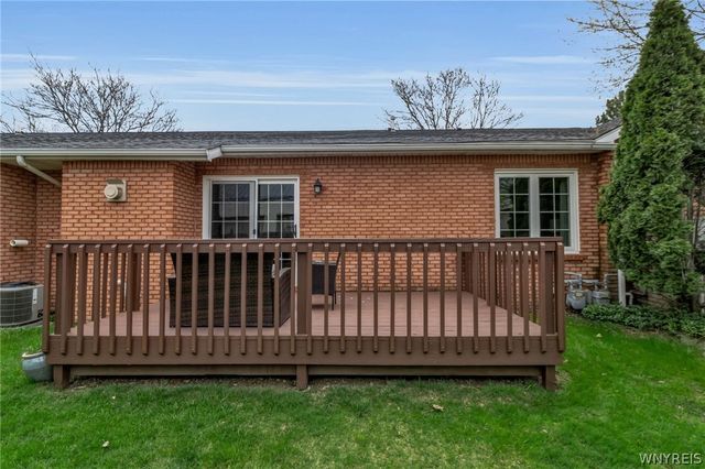 25 Woodpointe Run, Amherst, NY 14221
