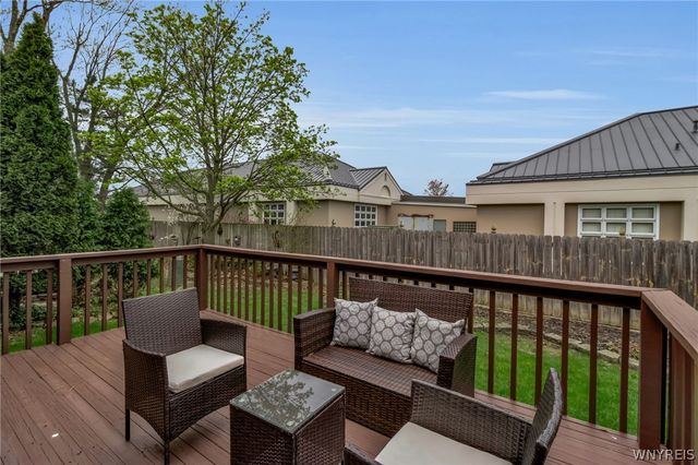 25 Woodpointe Run, Amherst, NY 14221