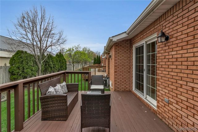 25 Woodpointe Run, Amherst, NY 14221