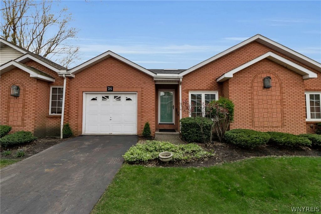 25 Woodpointe Run, Amherst, NY 14221