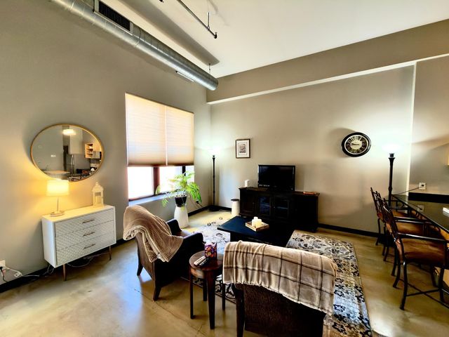 350 Saint Peter Street 413, Saint Paul, MN 55102