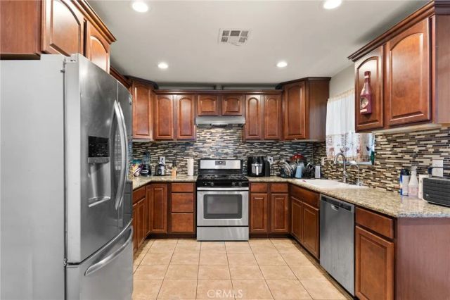 16011 Smoke Tree, Hesperia, CA 92345
