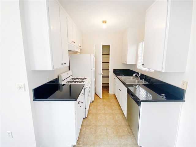 637 Manhattan Beach Boulevard, Manhattan Beach, CA 90266