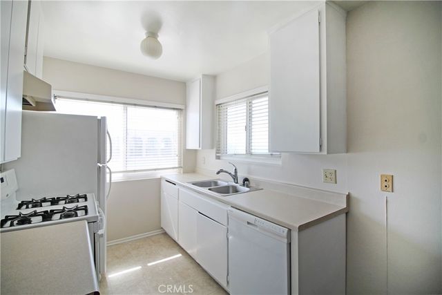 637 Manhattan Beach Boulevard, Manhattan Beach, CA 90266