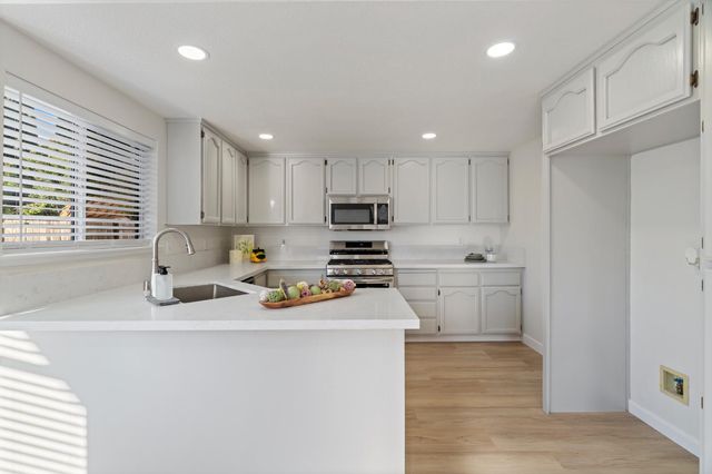 4721 Mapleplain Ave, Elk Grove, CA 95758