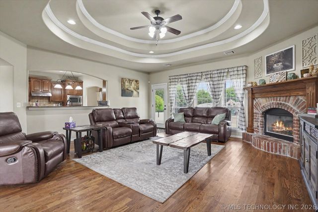 24253 E 145th Street S, Coweta, OK 74429