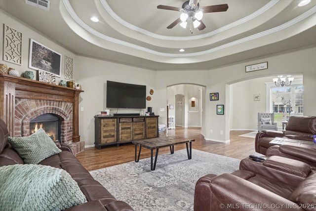 24253 E 145th Street S, Coweta, OK 74429