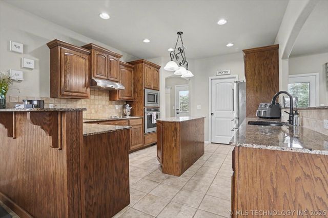 24253 E 145th Street S, Coweta, OK 74429