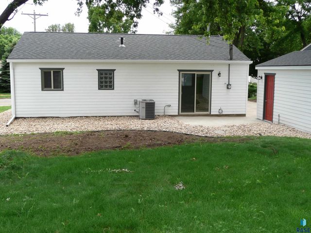 3008 E 21st St Street, Sioux Falls, SD 57103
