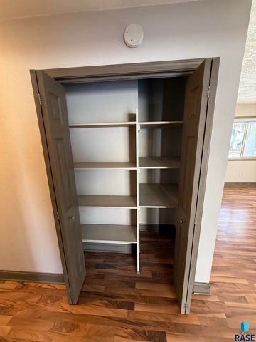 3008 E 21st St Street, Sioux Falls, SD 57103