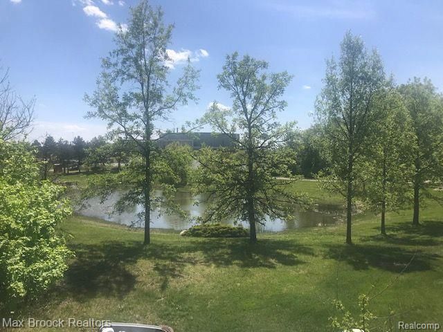 40761 Lenox Park Drive, Novi, MI 48377