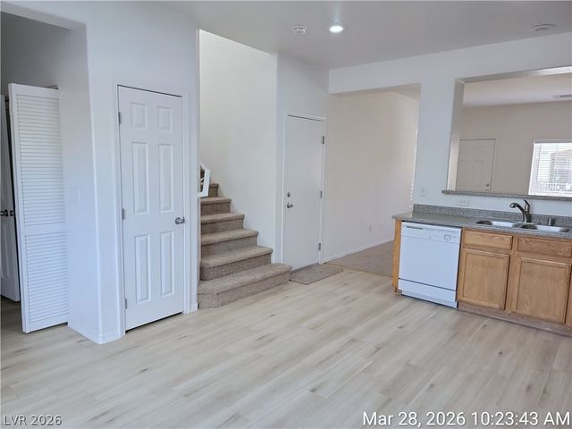 10516 Soneto Creek Court, Las Vegas, NV 89129