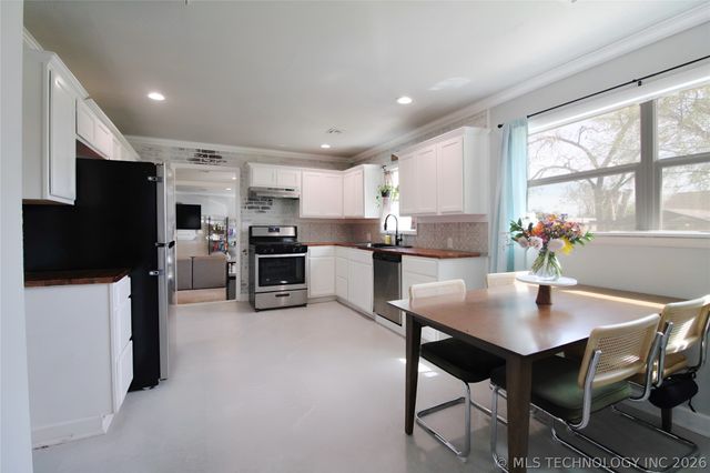 710 S 5th Street, Morris, OK 74445