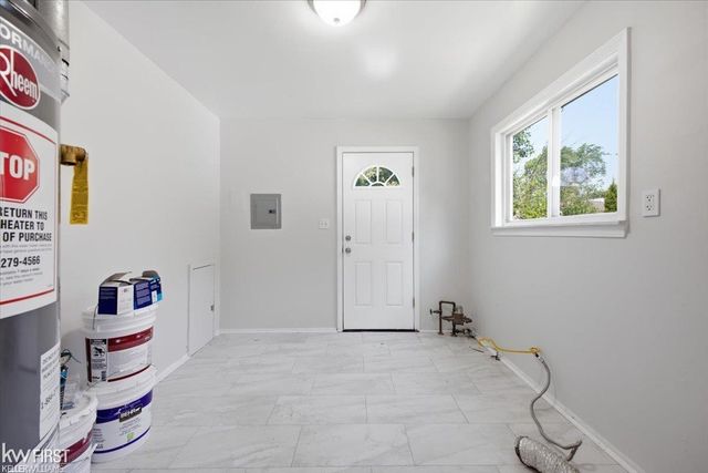 825 Wilson Avenue, Clawson, MI 48017