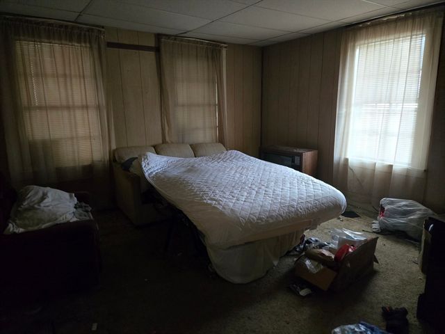 12 School St, Holyoke, MA 01040