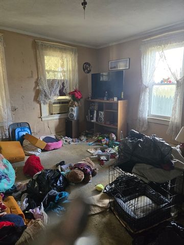 12 School St, Holyoke, MA 01040