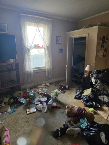 12 School St, Holyoke, MA 01040