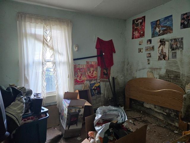 12 School St, Holyoke, MA 01040