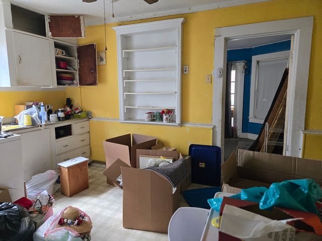 12 School St, Holyoke, MA 01040