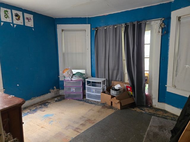 12 School St, Holyoke, MA 01040