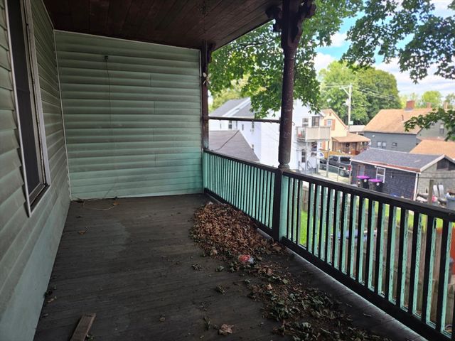 12 School St, Holyoke, MA 01040