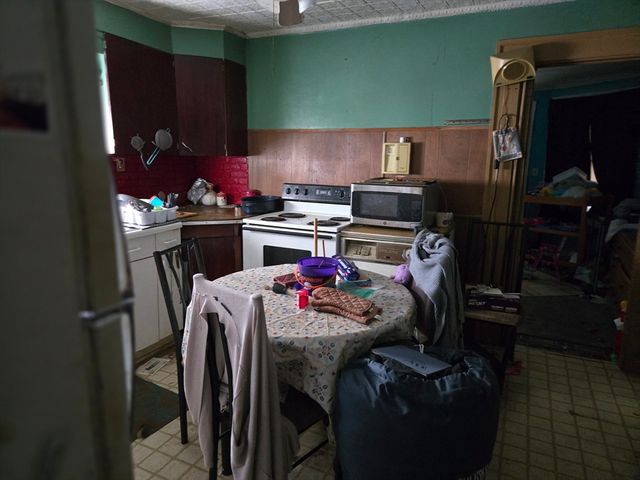 12 School St, Holyoke, MA 01040