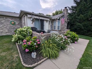 18397 Pleasant Valley Drive 169, Macomb Township, MI 48044