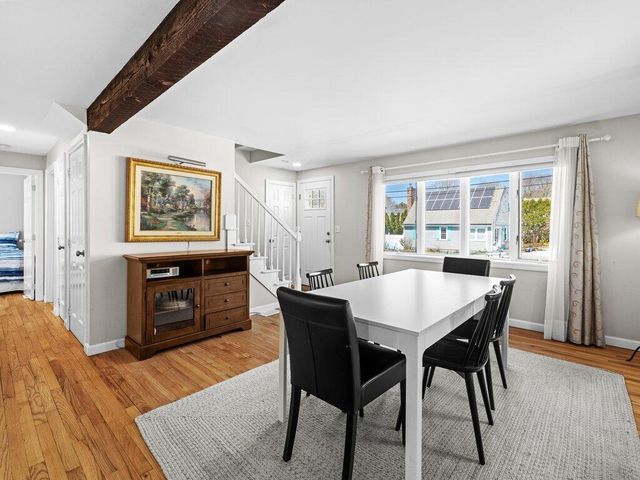 17 Swallow Street, Teaticket, MA 02536