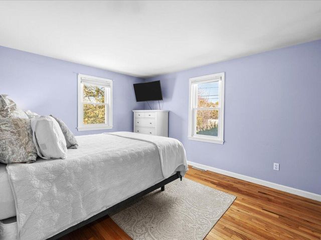 17 Swallow Street, Teaticket, MA 02536