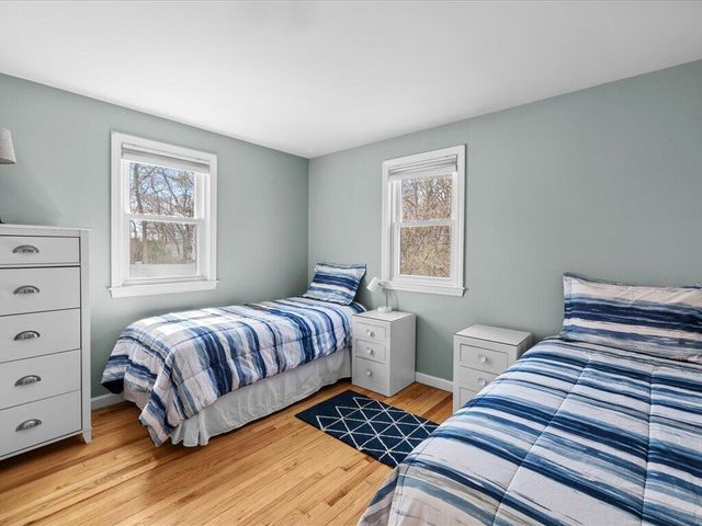 17 Swallow Street, Teaticket, MA 02536