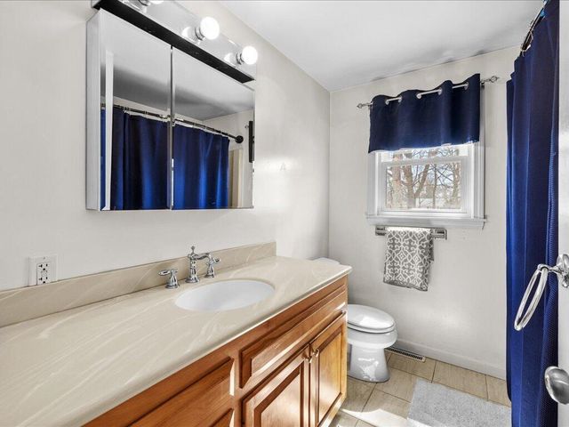 17 Swallow Street, Teaticket, MA 02536