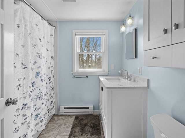 17 Swallow Street, Teaticket, MA 02536