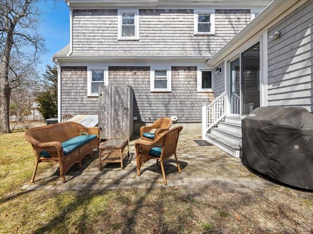 17 Swallow Street, Teaticket, MA 02536