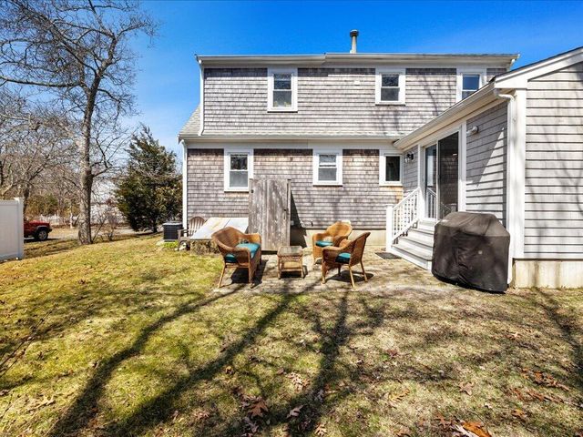 17 Swallow Street, Teaticket, MA 02536