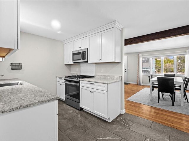 17 Swallow Street, Teaticket, MA 02536