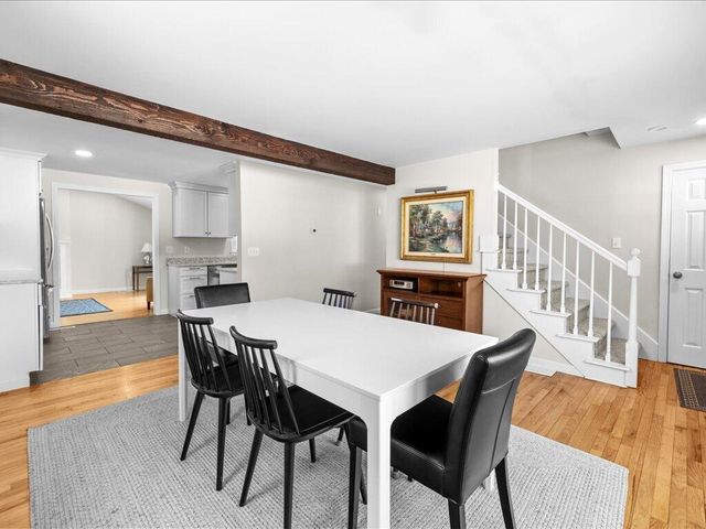 17 Swallow Street, Teaticket, MA 02536
