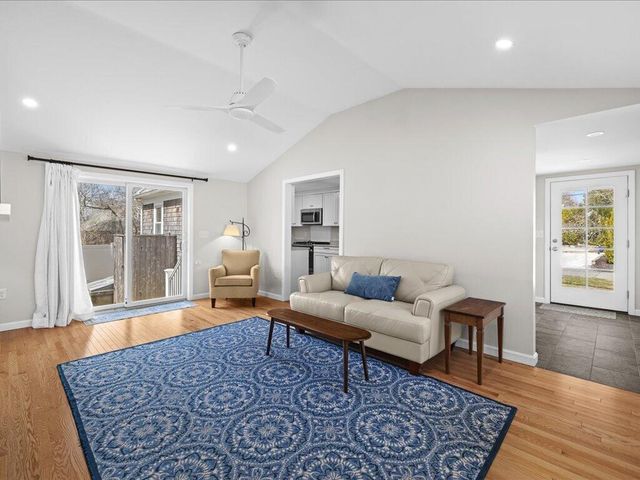 17 Swallow Street, Teaticket, MA 02536