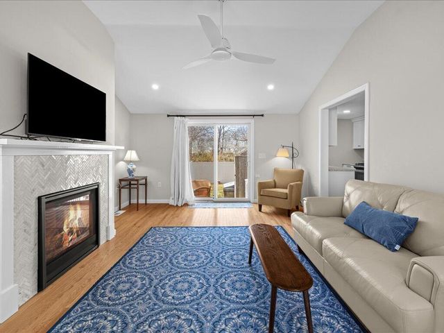 17 Swallow Street, Teaticket, MA 02536