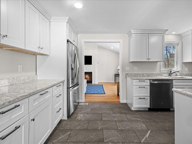 17 Swallow Street, Teaticket, MA 02536