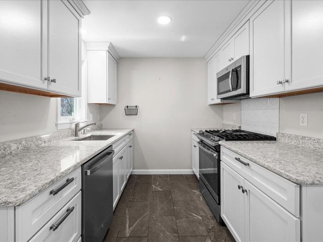 17 Swallow Street, Teaticket, MA 02536