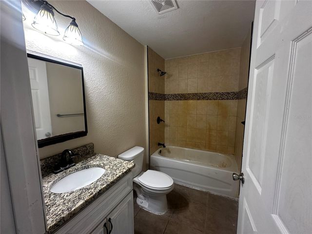 18 PINE CIRCLE, Ocala, FL 34472