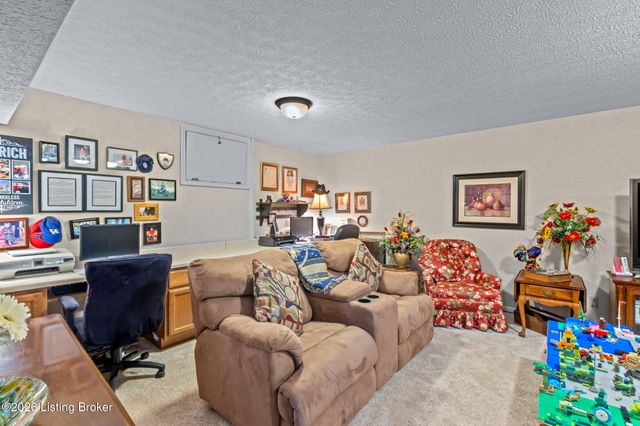 3216 Chenoweth Run Rd, Louisville, KY 40299