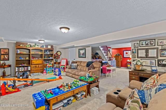 3216 Chenoweth Run Rd, Louisville, KY 40299