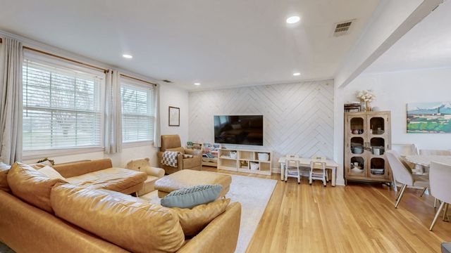 605 Des Moines Dr, Hermitage, TN 37076