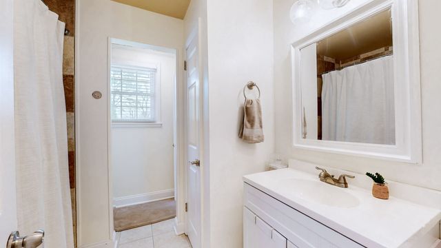 605 Des Moines Dr, Hermitage, TN 37076